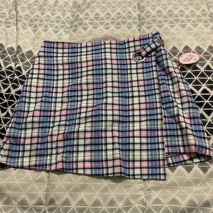 i am selling a skirt from justice that’s a size 12 in kids.